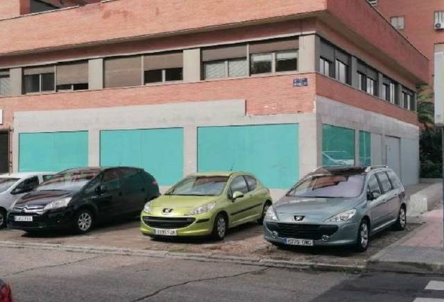 Local comercial en Alquiler en C/ Membézar en Entrevías
