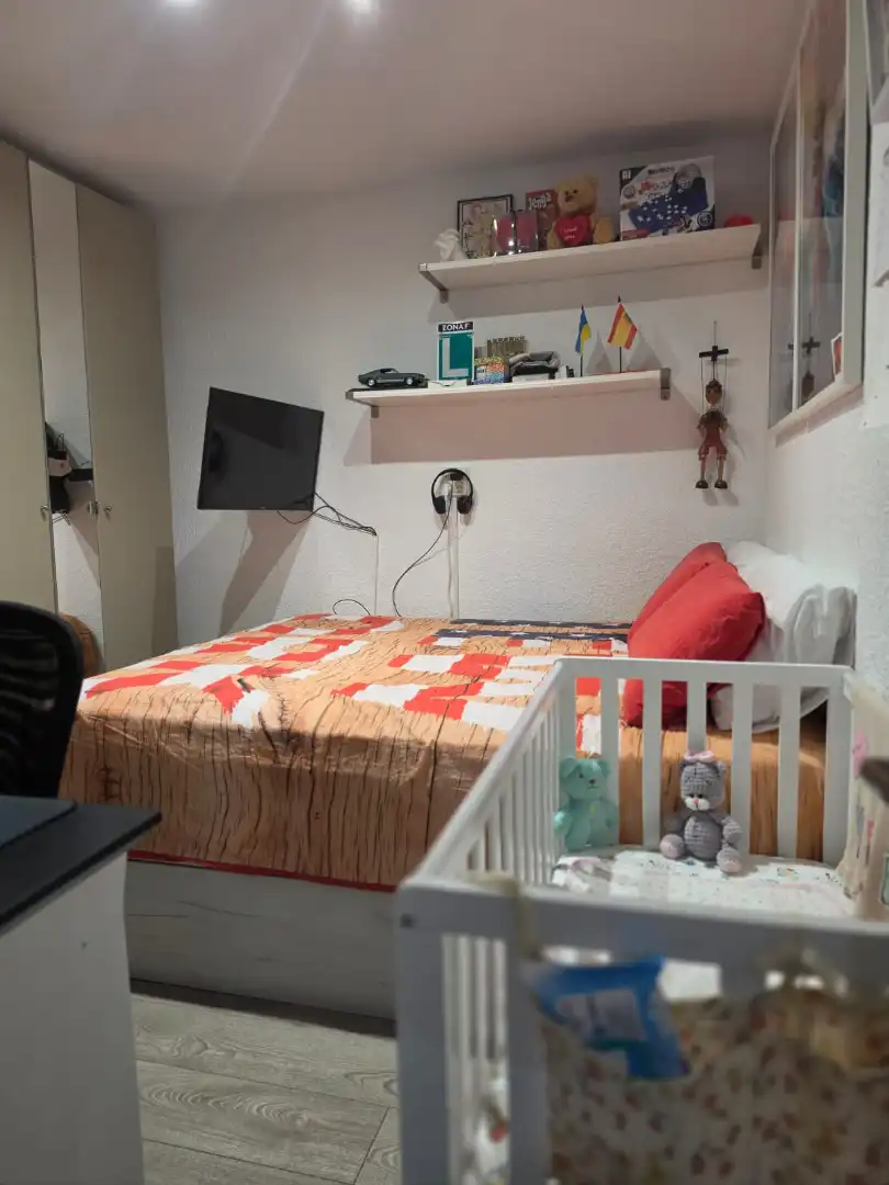 Bedroom of Flat for sale in L'Hospitalet de Llobregat  with Air Conditioner, Parquet flooring and Furnished