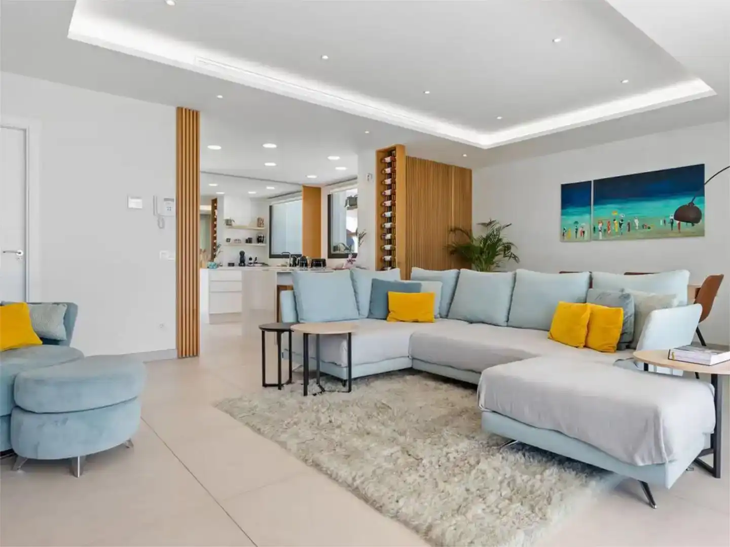 Sala d'estar de Casa adosada de lloguer en Estepona amb Aire condicionat, Jardí privat i Parquet
