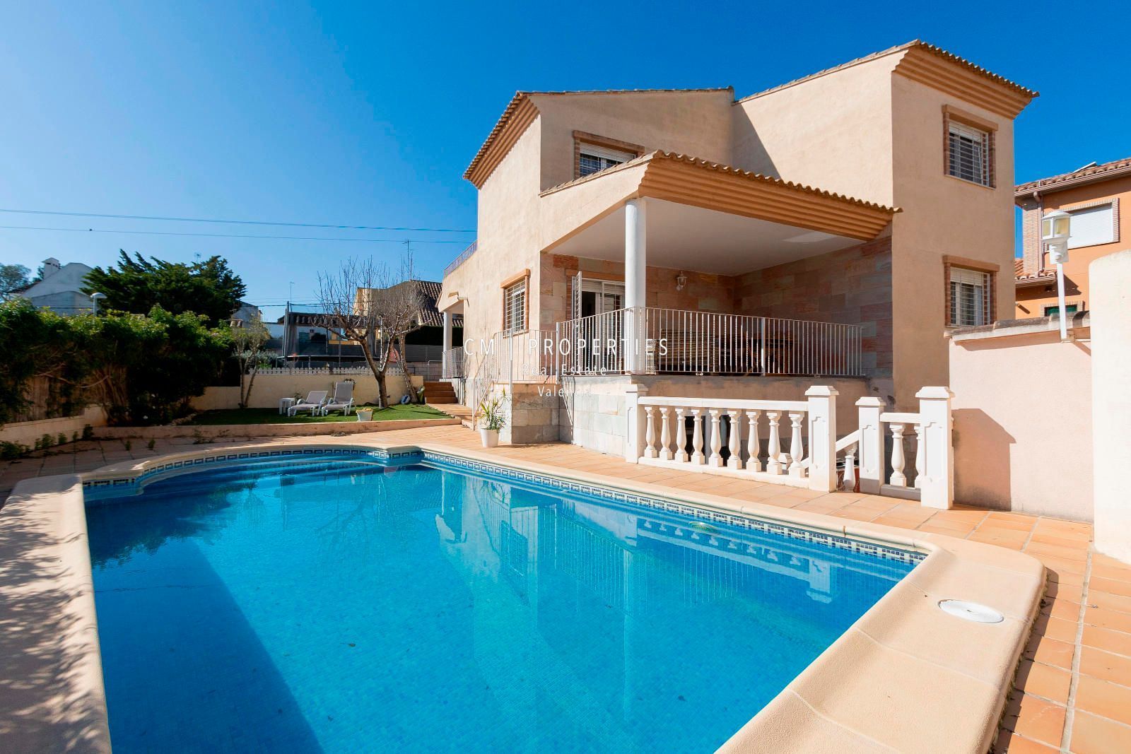 Swimming pool of House or chalet to rent in Paterna  with Air Conditioner, Heating and Terrace