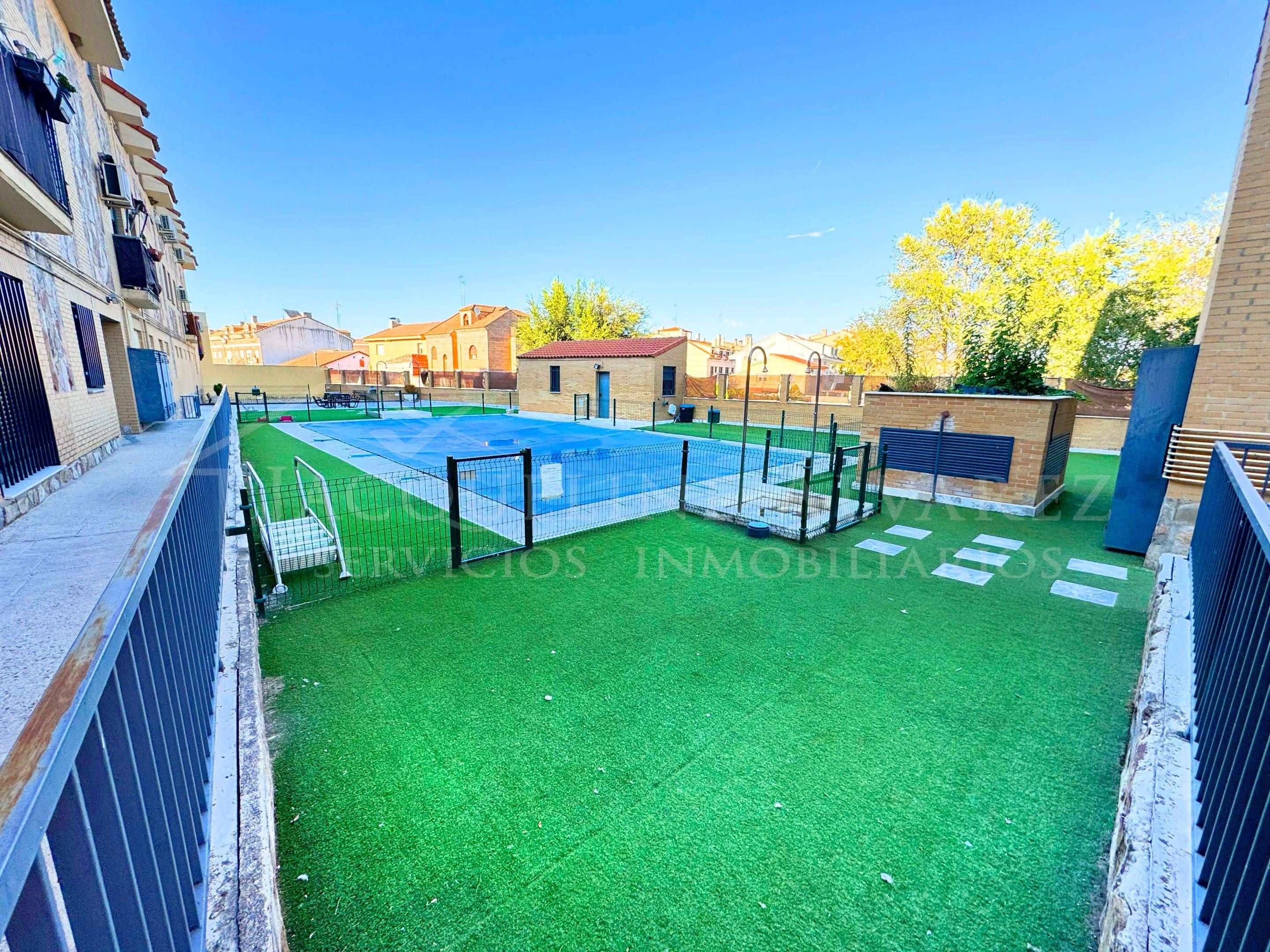 Swimming pool of Flat for sale in Yeles  with Air Conditioner, Heating and Storage room