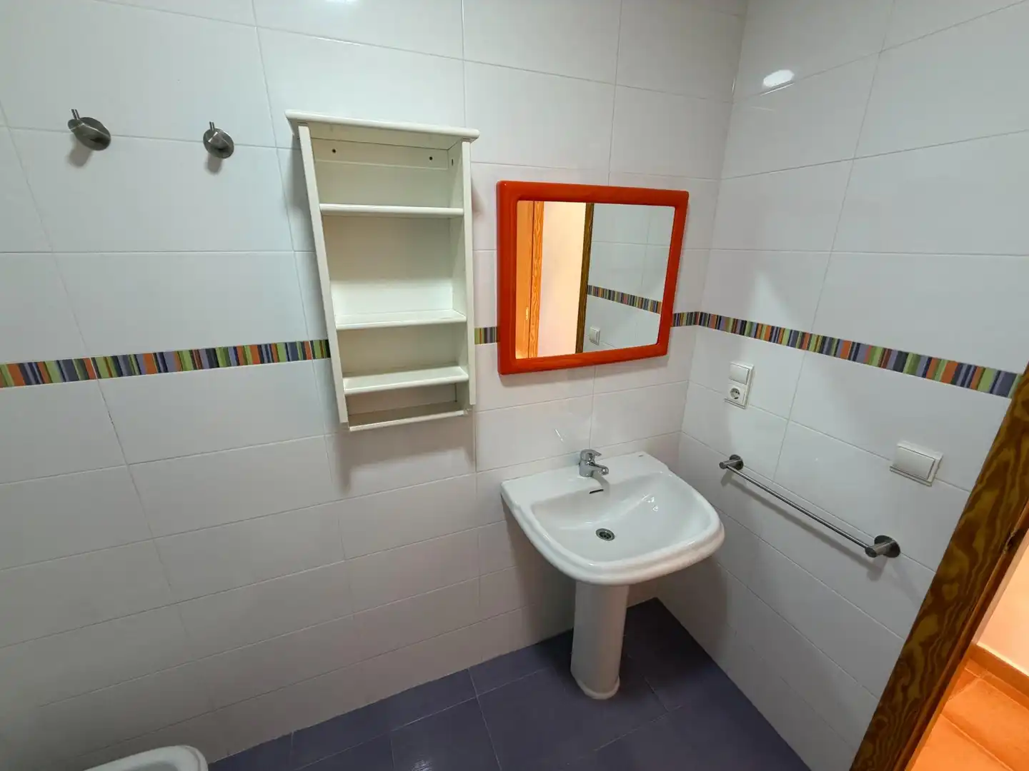 Badezimmer von Einfamilien-Reihenhaus zum Verkauf in Dénia mit Klimaanlage, Privatgarten und Terrasse