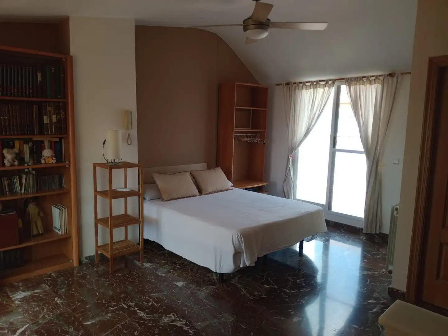 Habitación de Casa adosada de alquiler en Xirivella con Terraza y Amueblado