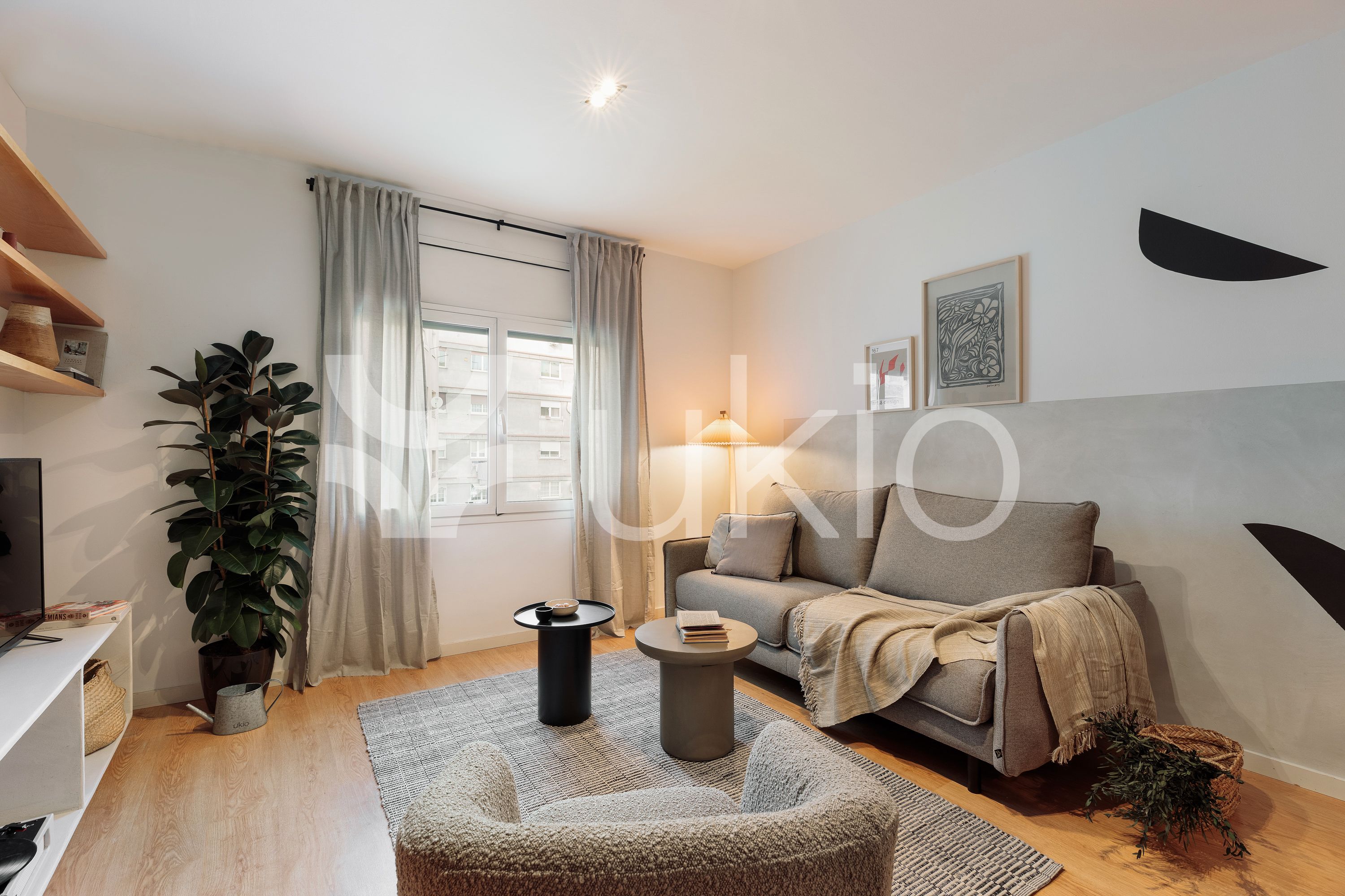Dormitori de Apartament de lloguer en  Barcelona Capital amb Aire condicionat, Calefacció i Moblat
