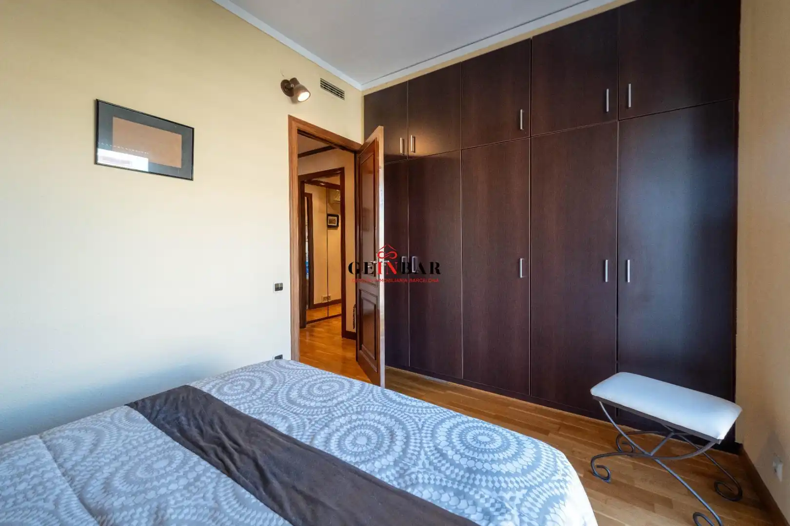 Schlafzimmer von Wohnung zum Verkauf in Barcelona mit Klimaanlage, Heizung und Privatgarten