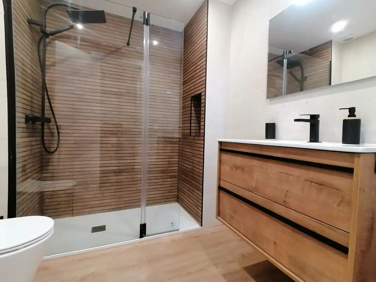 Badezimmer von Wohnungen zur Miete in Castro-Urdiales mit Heizung, Terrasse und Möbliert