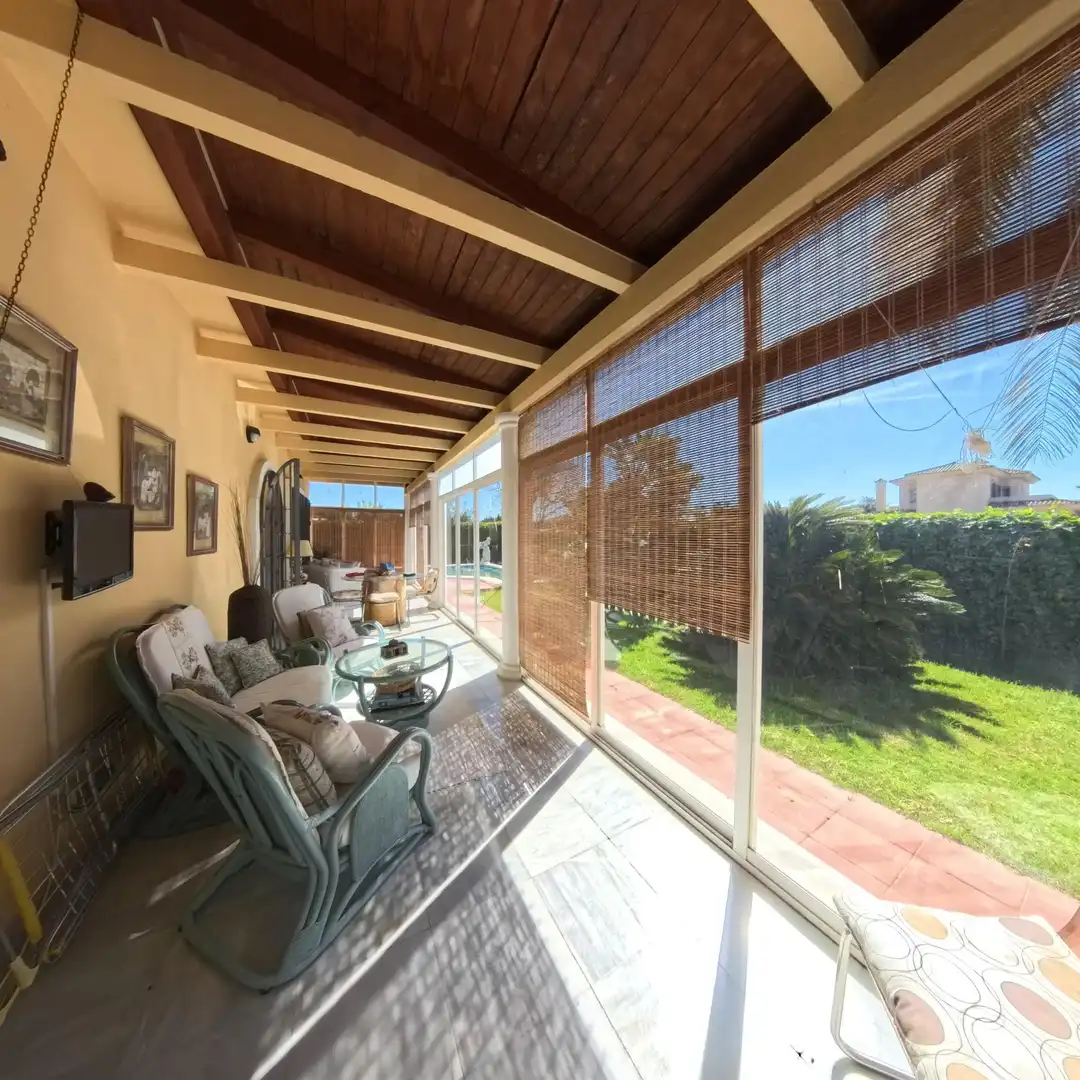 Terrassa de Casa o xalet en venda en Chiclana de la Frontera amb Aire condicionat, Jardí privat i Traster