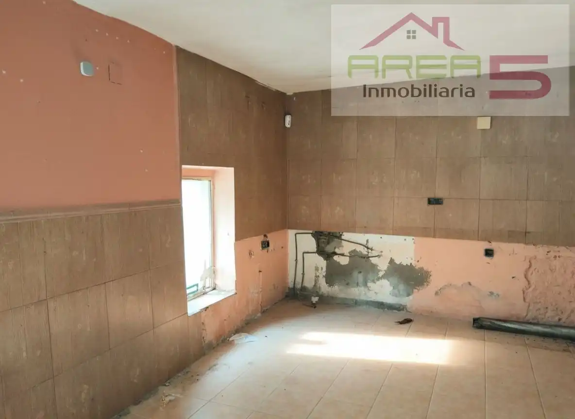 Casa adosada en venta en Logrosán