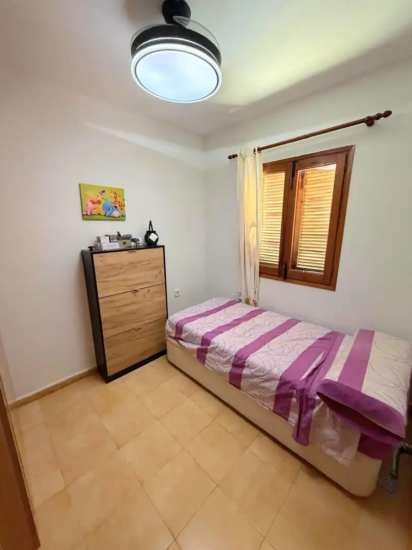 Dormitori de Casa adosada de lloguer en Carcaixent amb Piscina comunitària