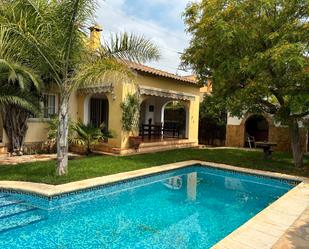 Vista exterior de Casa o xalet de lloguer en Paterna amb Aire condicionat, Calefacció i Jardí privat