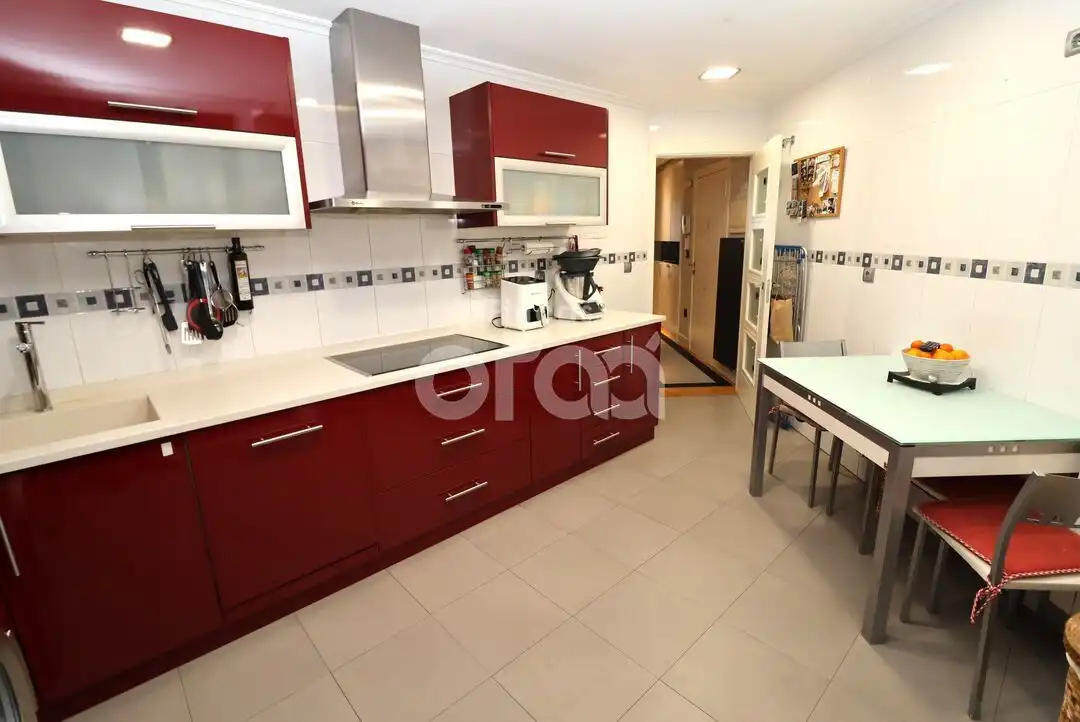Cocina de Piso en venta en Santurtzi  con Calefacción y Balcón