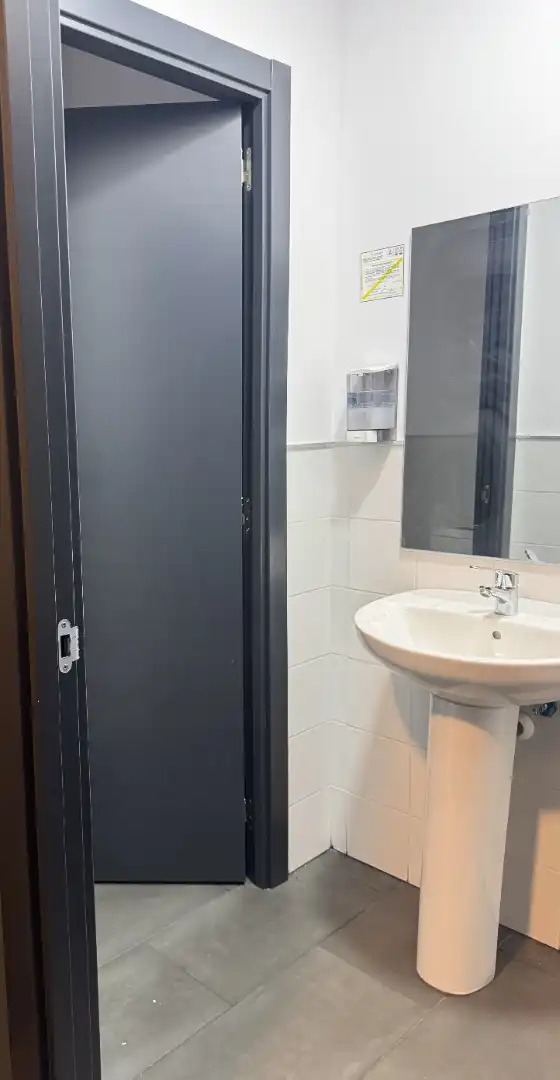 Badezimmer von Geschaftsraum zur Miete in Castrillón mit Internet