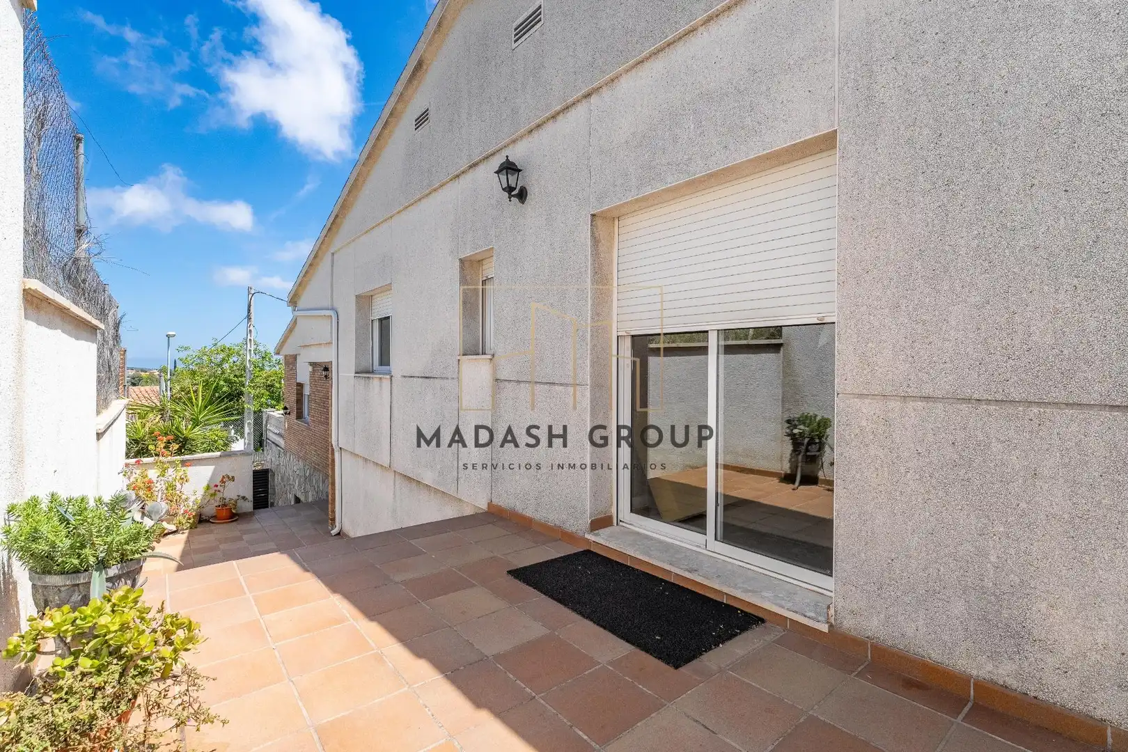 Vista exterior de Casa o xalet en venda en Calafell amb Aire condicionat, Calefacció i Jardí privat