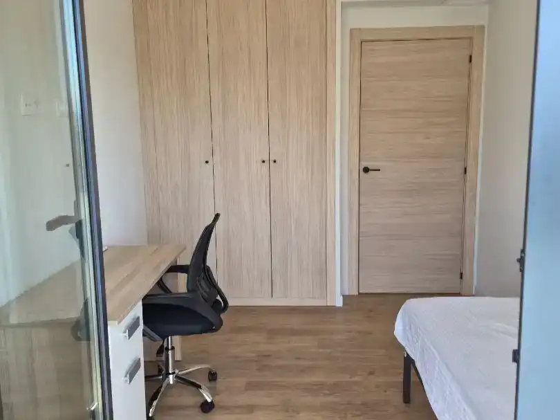 Dormitori de Pis de lloguer en Paterna amb Aire condicionat, Parquet i Moblat
