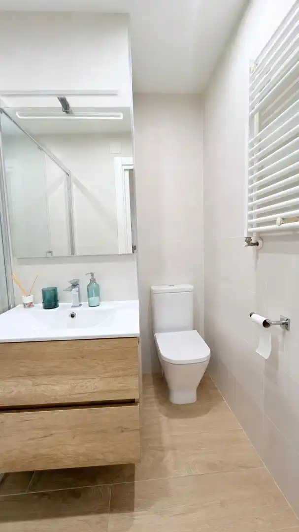 Bany de Àtic de lloguer en Barcelona amb Aire condicionat, Calefacció i Parquet