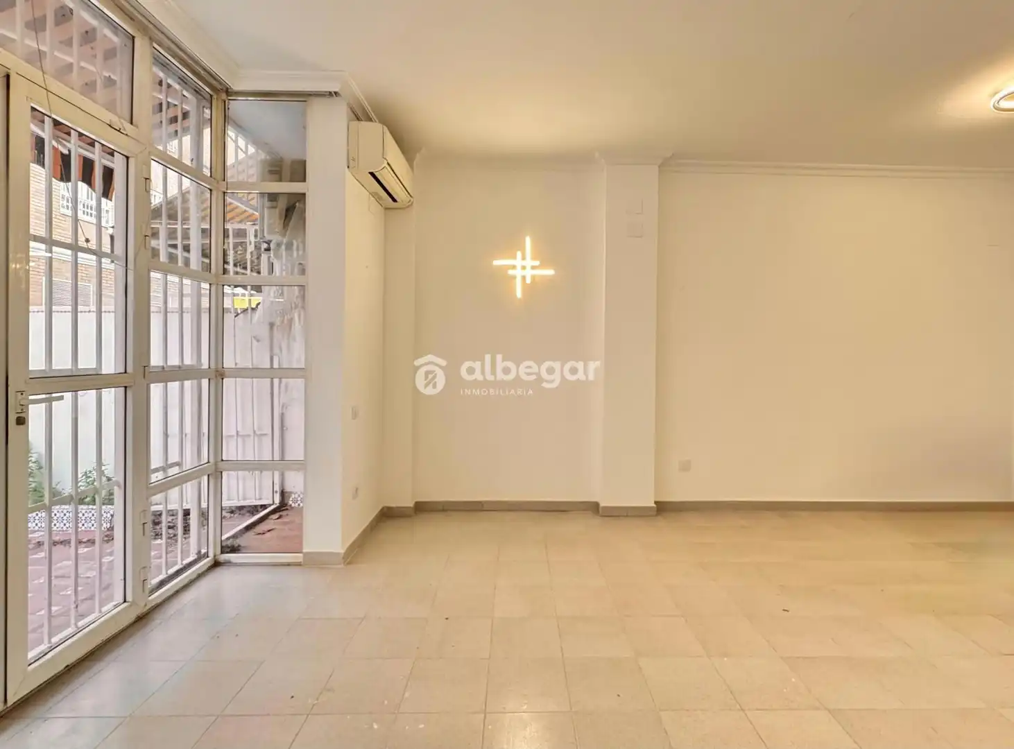 Dormitori de Casa adosada en venda en Alfafar amb Aire condicionat, Jardí privat i Terrassa