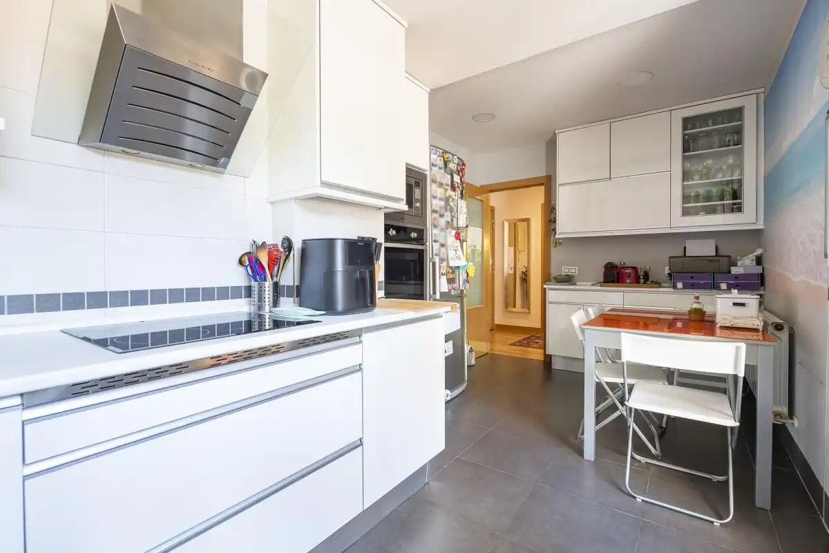 Cocina de Planta baja en venta en Pozuelo de Alarcón con Aire acondicionado, Calefacción y Jardín privado
