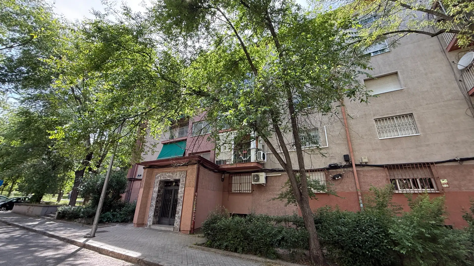 Vista exterior de Piso en venta en Madrid con Aire acondicionado, Calefacción y Terraza