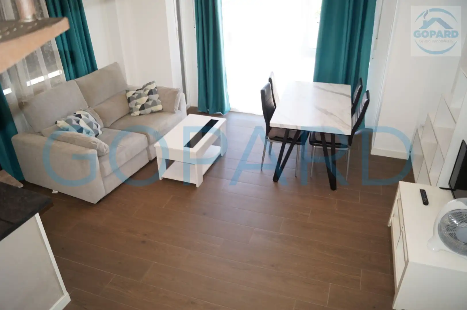 Sala d'estar de Dúplex de lloguer en Villanueva de la Cañada amb Aire condicionat, Calefacció i Moblat