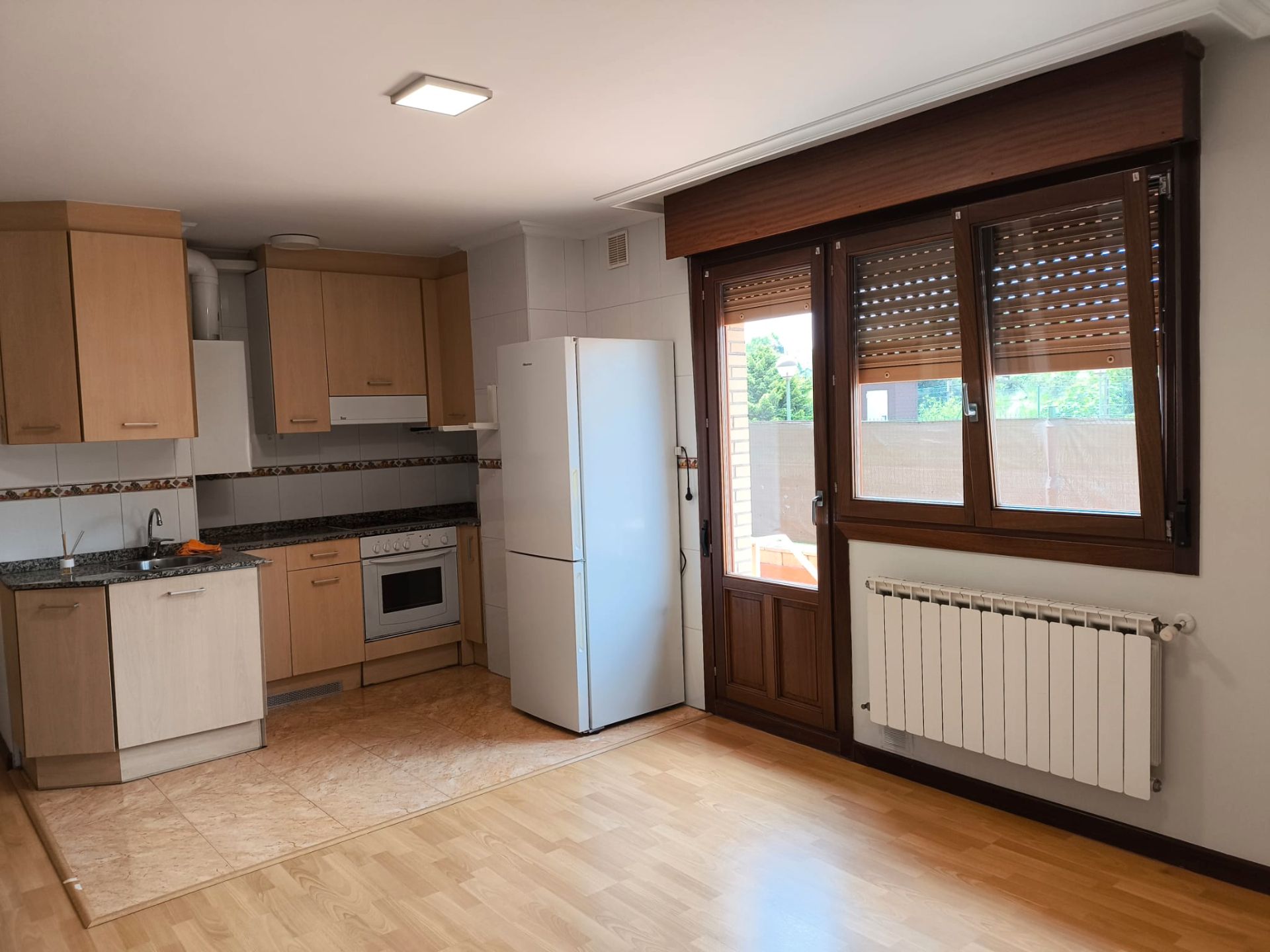 Cocina de Planta baja de alquiler en Gijón  con Calefacción, Parquet y Terraza