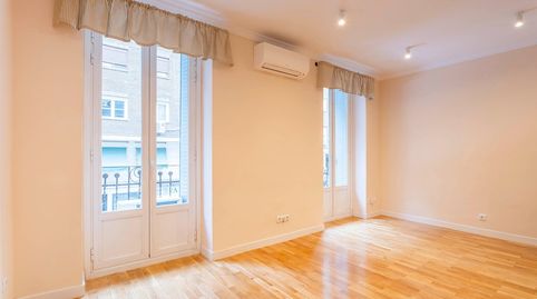 Foto 2 de Apartamento en venta en Calle de la Santísima Trinidad, Trafalgar, Madrid Capital