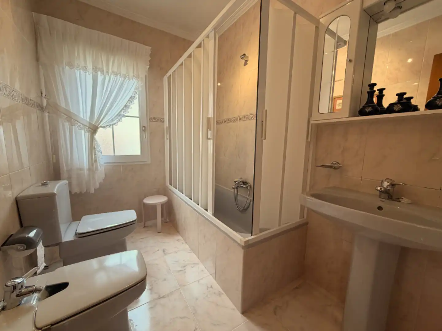 Badezimmer von Haus oder Chalet zum Verkauf in Piélagos mit Heizung, Privatgarten und Terrasse