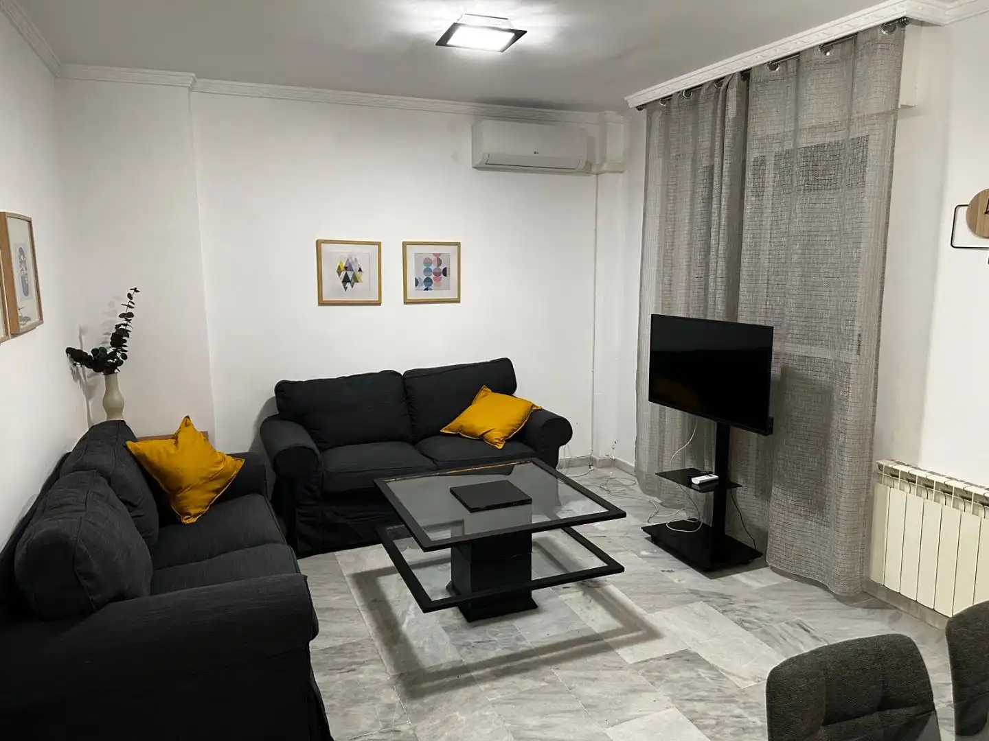Living room of Flat for rent in Granada  with Air Conditioner, Heating and Terrace