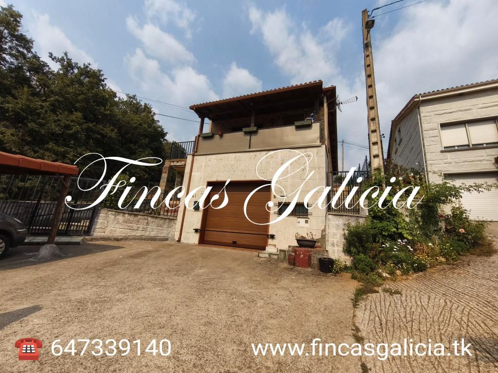 Vista exterior de Casa o xalet en venda en Castrelo do Val amb Calefacció, Jardí privat i Terrassa