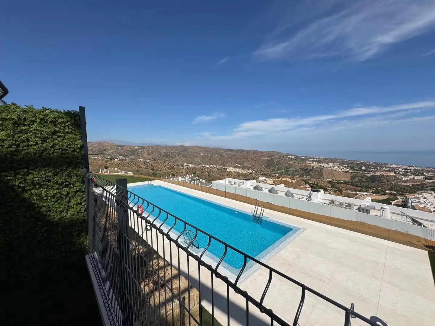 Schwimmbecken von Erdgeschoss zum Verkauf in Rincón de la Victoria mit Klimaanlage, Heizung und Terrasse