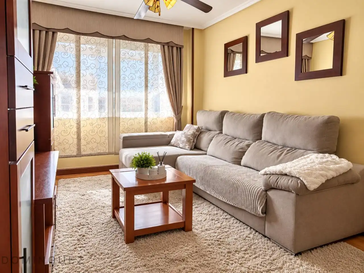 Living room of Flat for sale in Vigo   with Heating, Storage room and Furnished