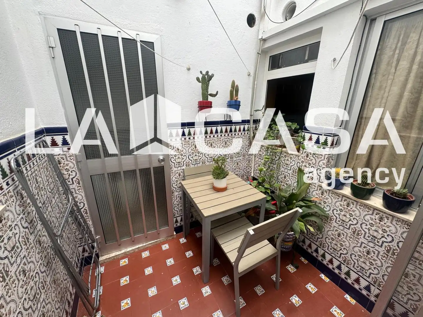 Balcony of Houses for sale in Sevilla  with Air Conditioner and Storage room