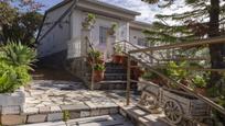 Vista exterior de Casa o xalet en venda en Sant Esteve Sesrovires amb Calefacció, Jardí privat i Terrassa