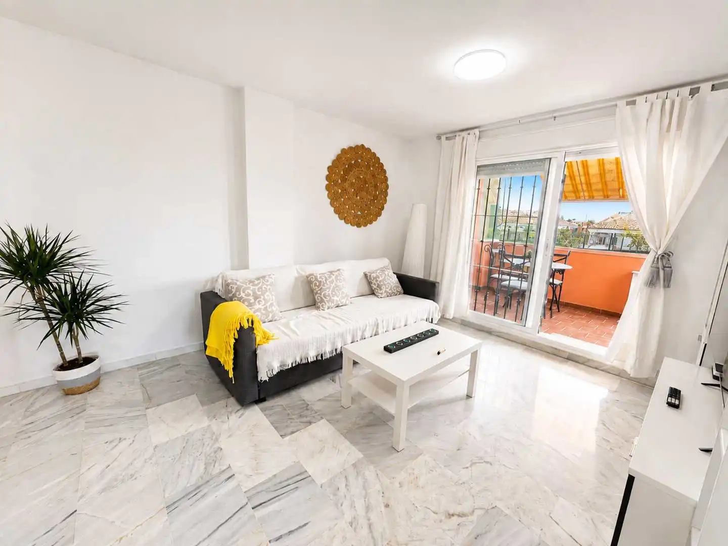 Sala de estar de Planta baja en venta en Manilva con Jardín privado, Terraza y Trastero