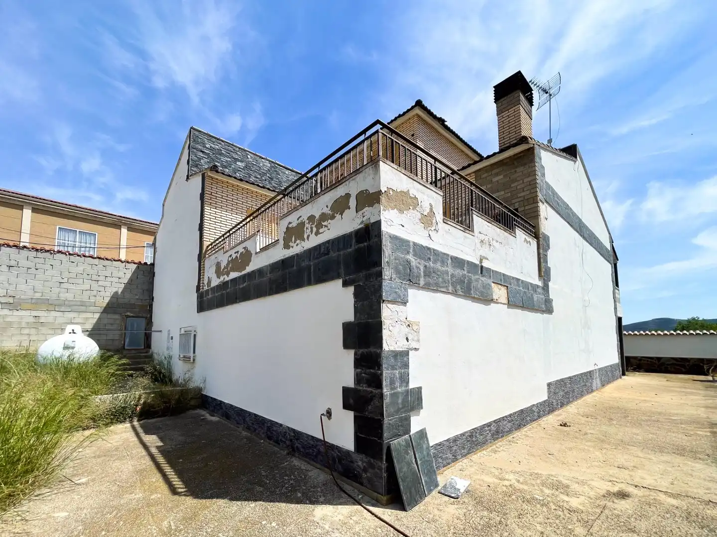 Vista exterior de Casa o xalet en venda en Chera amb Calefacció, Terrassa i Traster
