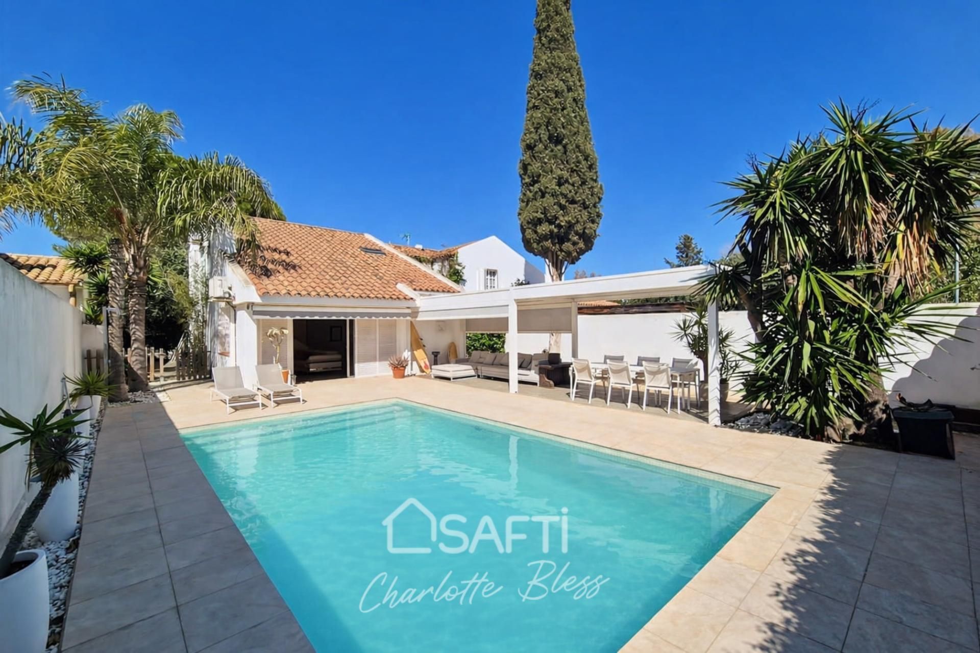 Vista exterior de Casa o chalet en venta en Sant Pere de Ribes con Aire acondicionado, Terraza y Piscina