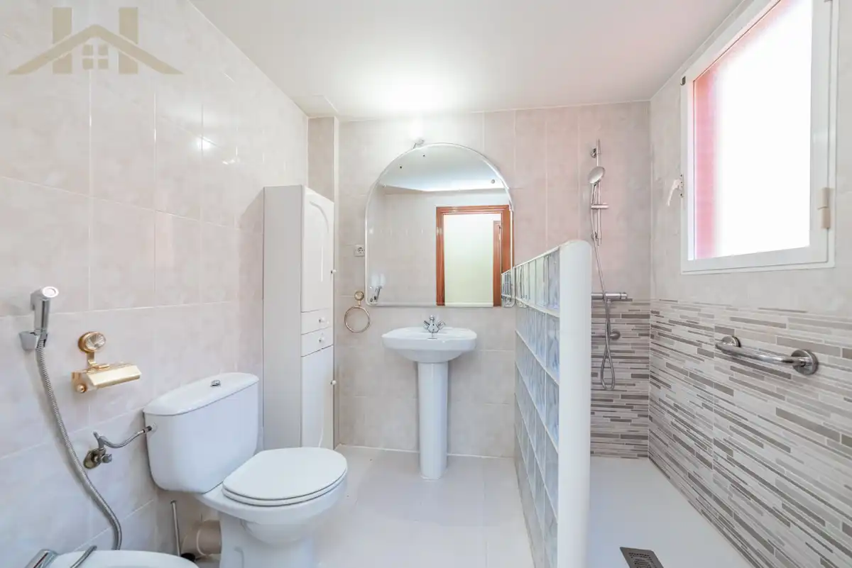 Baño de Piso en venta en Torrejón de Ardoz con Aire acondicionado, Jardín privado y Trastero