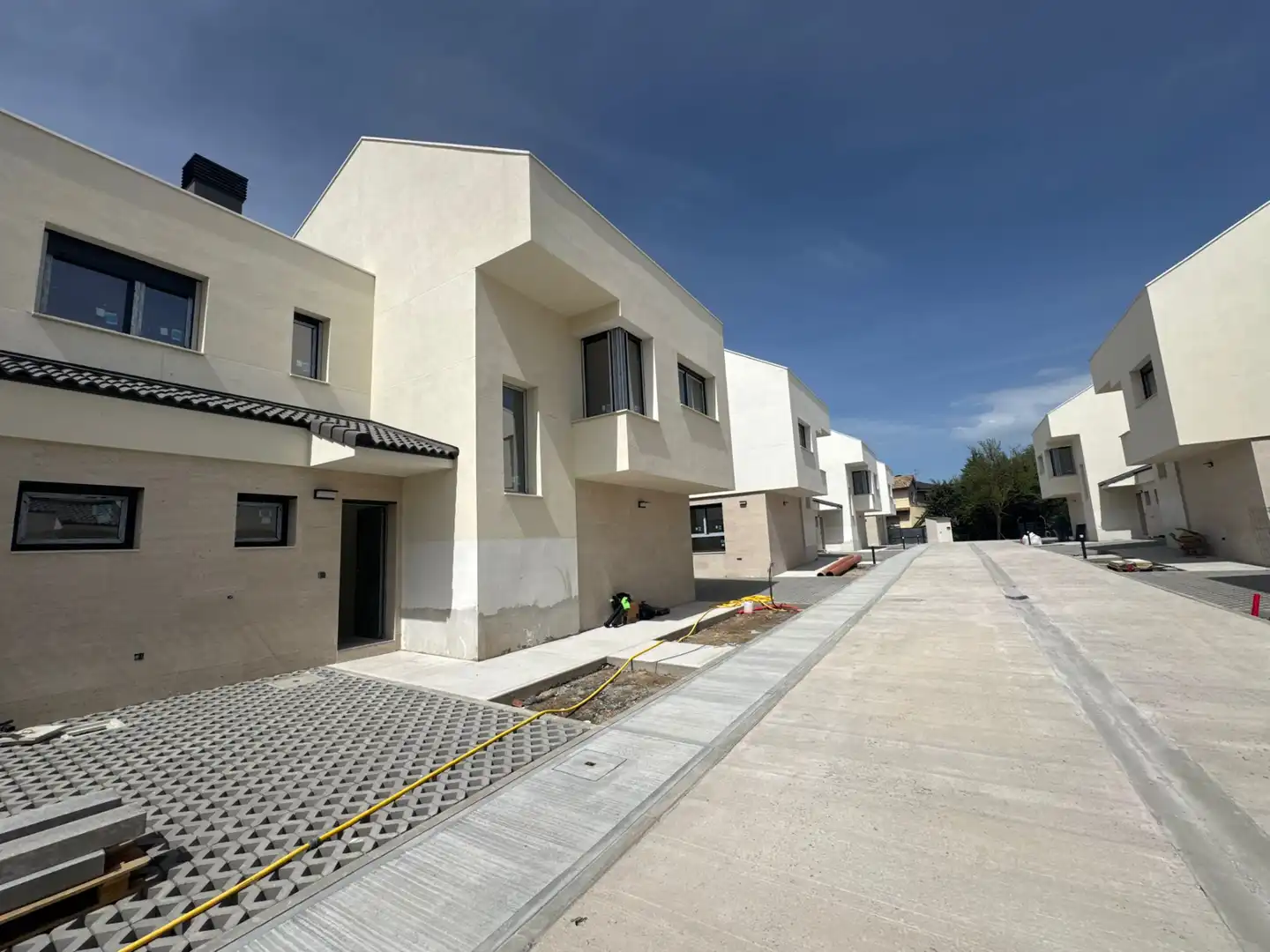 Exterior view of Detached homes for sale in Alpedrete  with Air Conditioner, Private garden and Terrace