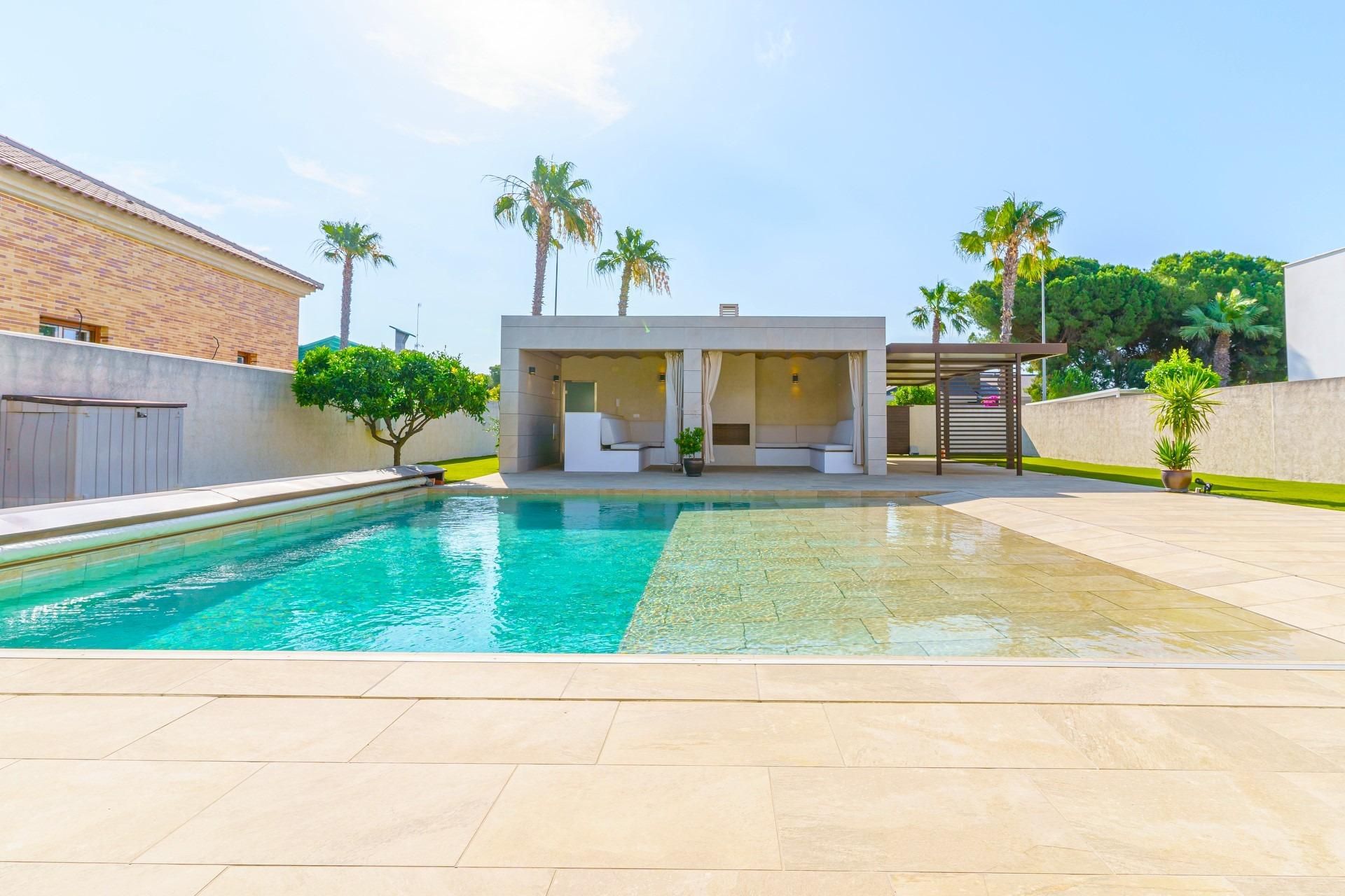 Piscina de Casa o xalet en venda en Aljaraque amb Aire condicionat, Calefacció i Jardí privat