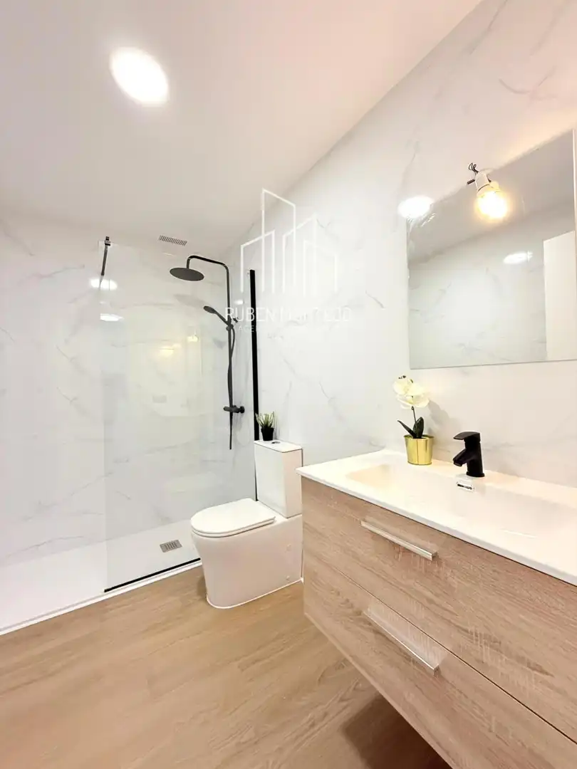 Baño de Dúplex en venta en Villamayor con Calefacción, Terraza y Balcón