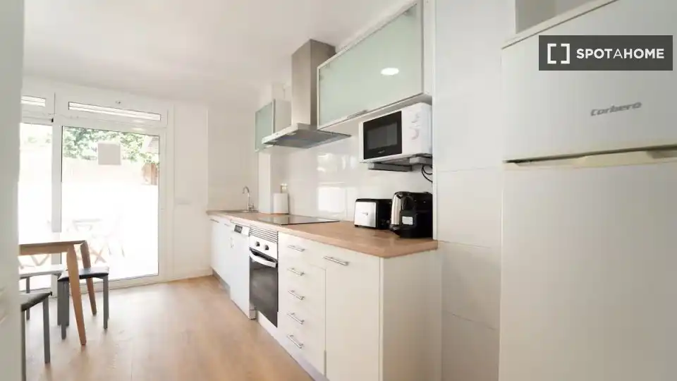 Cocina de Piso de alquiler en Barcelona con Aire acondicionado, Calefacción y Amueblado
