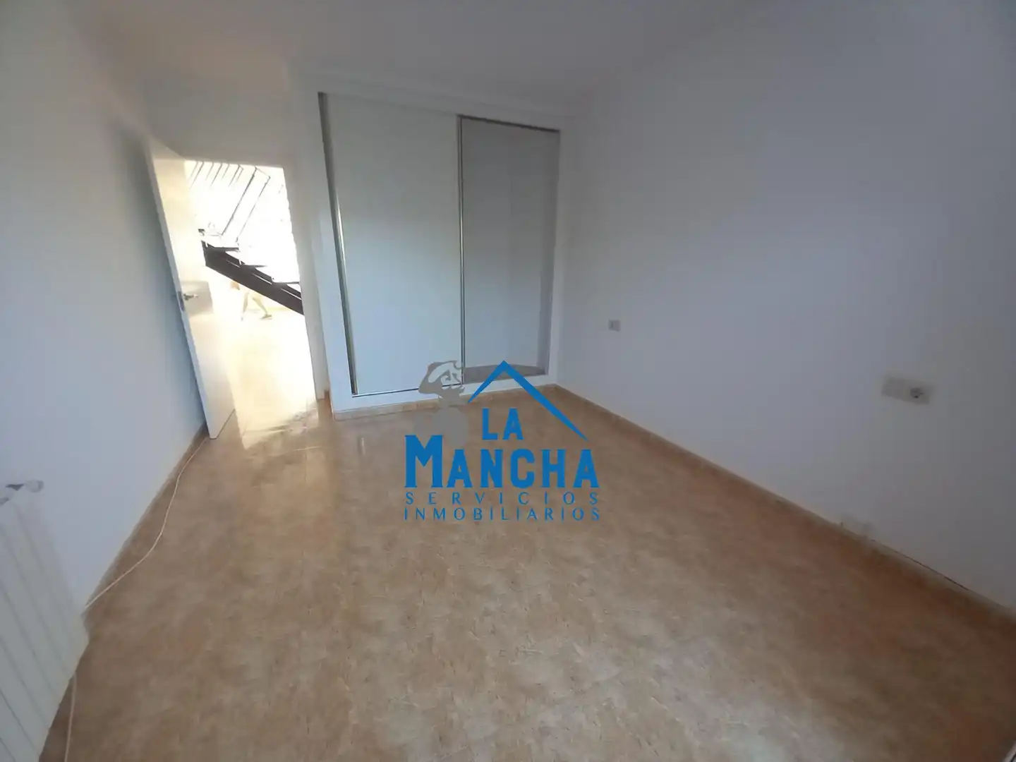Dormitori de Casa adosada en venda en Madrigueras amb Calefacció, Terrassa i Traster