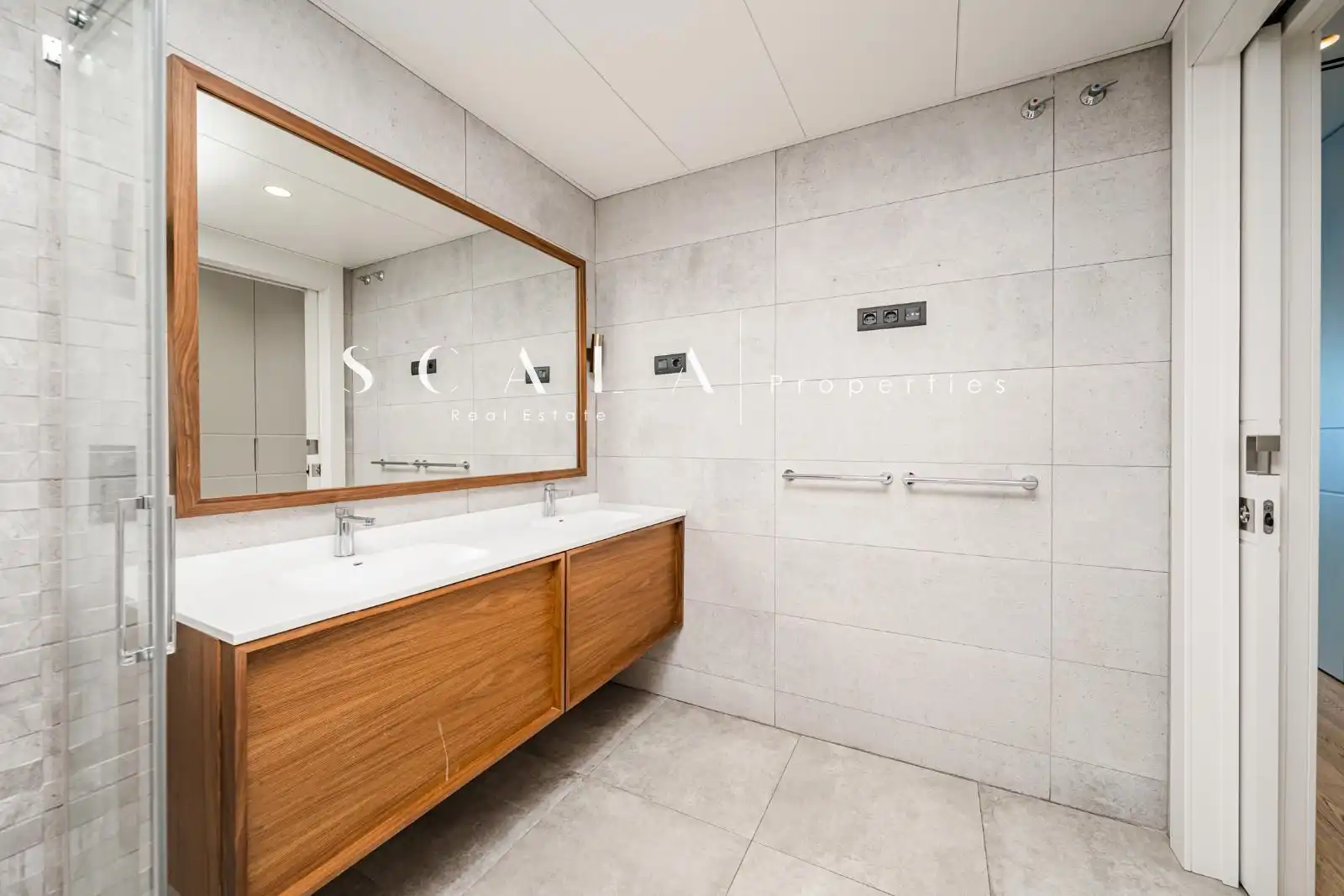 Badezimmer von Wohnung zur Miete in Madrid mit Klimaanlage, Heizung und Privatgarten