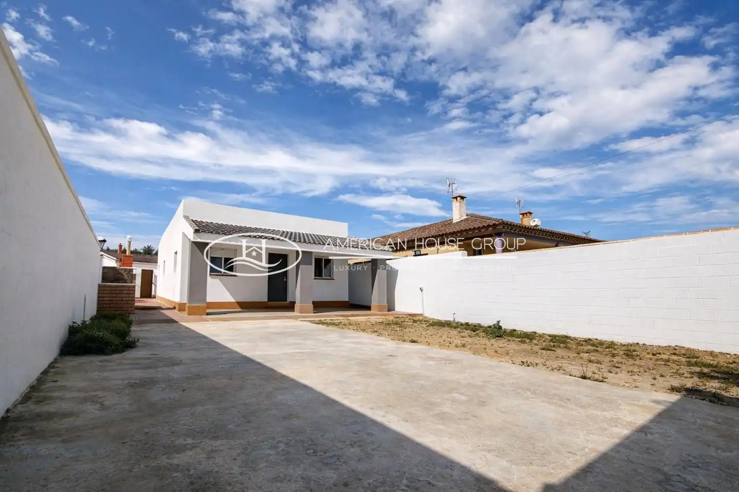 Exterior view of Houses for sale in Chiclana de la Frontera  with Private garden