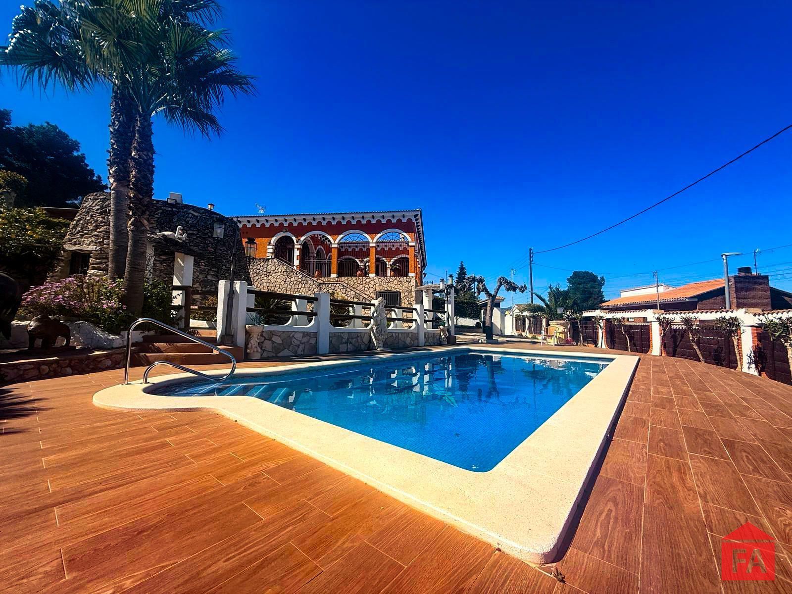 Swimming pool of House or chalet for sale in Albinyana  with Heating, Terrace and Storage room