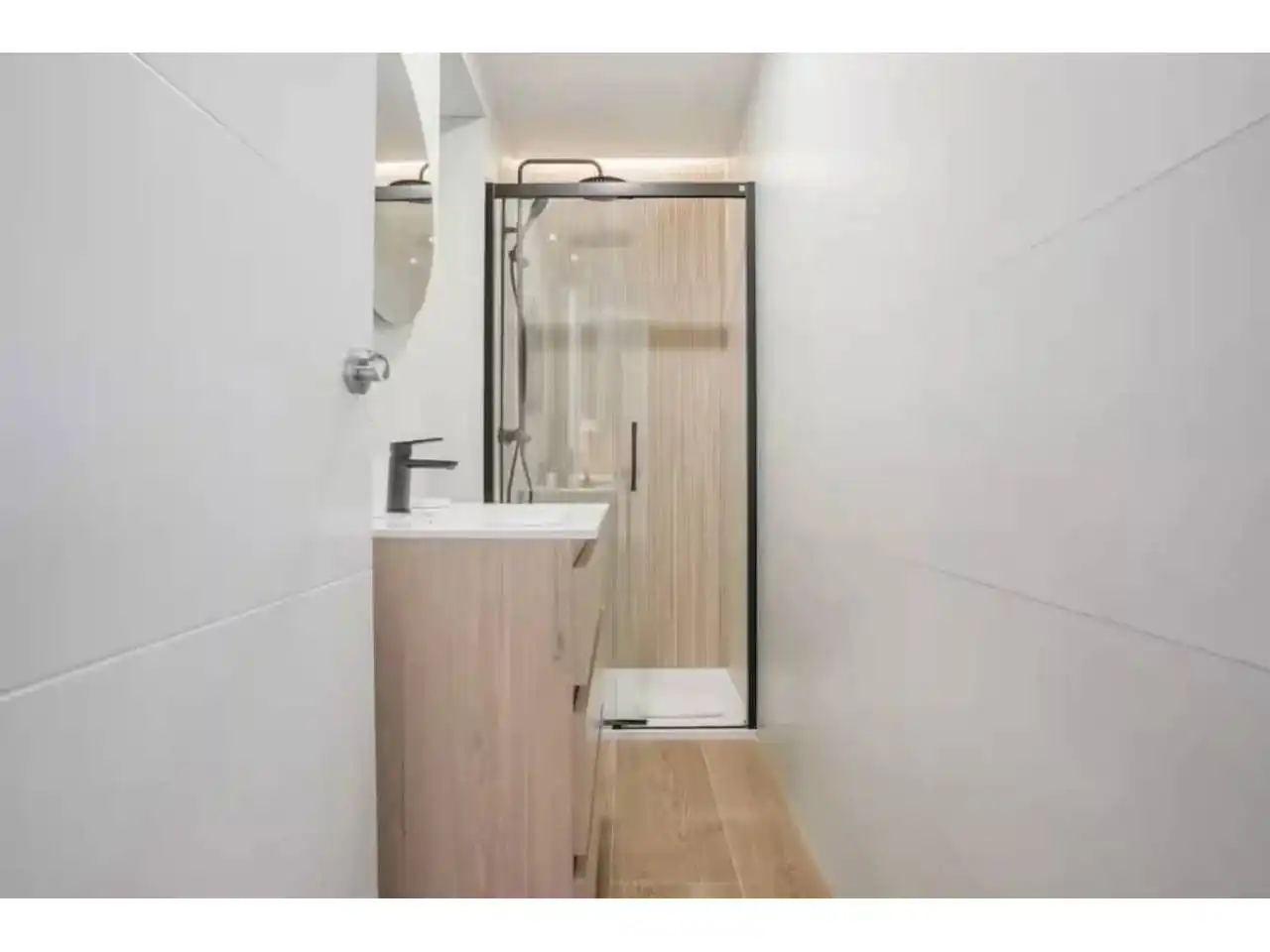 Baño de Estudio en venta en Barcelona con Aire acondicionado, Amueblado y Alarma