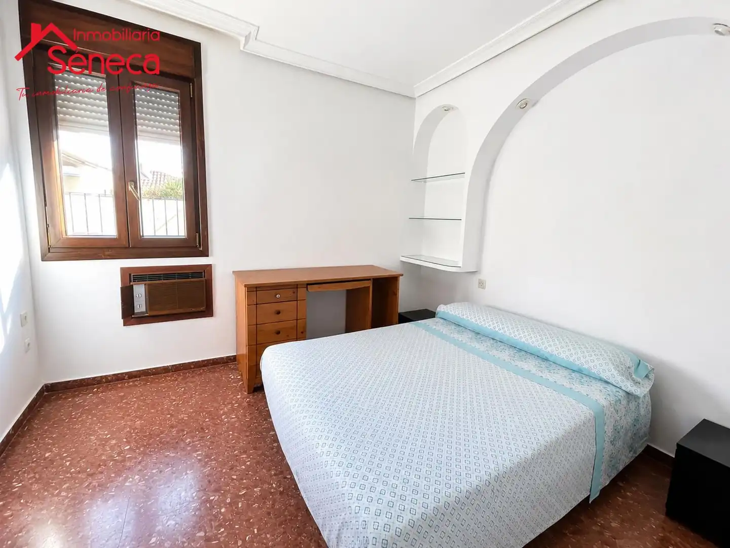 Schlafzimmer von Dachboden zum Verkauf in Córdoba mit Klimaanlage, Heizung und Abstellraum