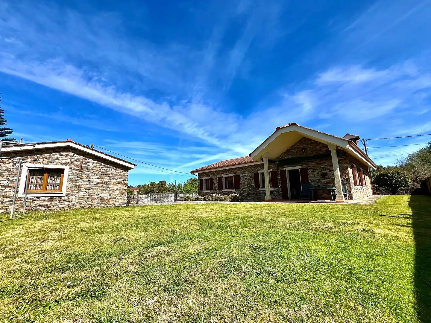 Außenansicht von Haus oder Chalet zum Verkauf in Valdoviño mit Heizung, Privatgarten und Abstellraum