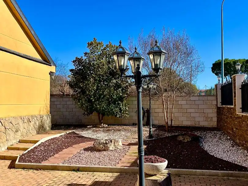 Chalet con jardín en venta en Avenida Ulster 12
