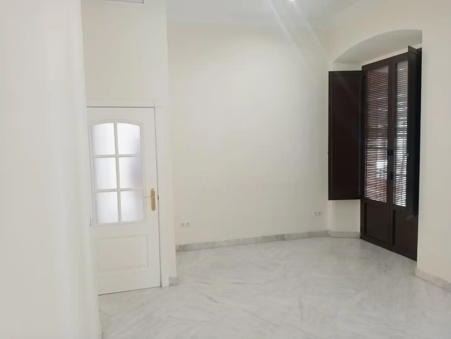 Flat for rent in Sevilla  with Air Conditioner, Storage room and Balcony