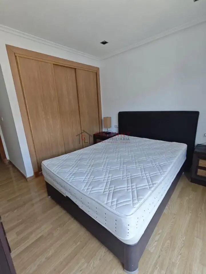 Habitación de Piso de alquiler en Ourense Capital  con Calefacción, Parquet y Trastero